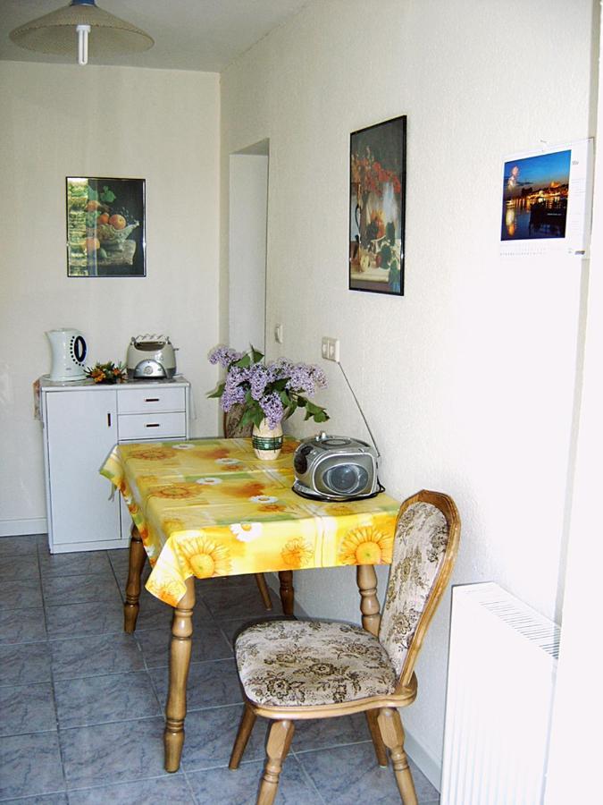 וארן Ferienwohnungen "Marie" Mit Terrassen, Inclusive Park- Und Stellplaetze Am Haus, Mueritz-Strand Nur 700M, Altstadt 10Min, Ruhige Lage, מראה חיצוני תמונה
