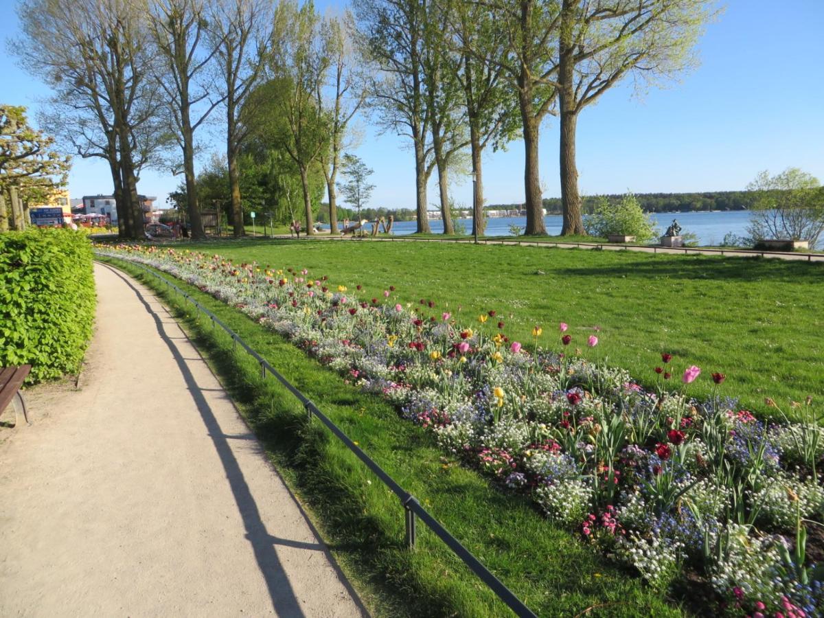 וארן Ferienwohnungen "Marie" Mit Terrassen, Inclusive Park- Und Stellplaetze Am Haus, Mueritz-Strand Nur 700M, Altstadt 10Min, Ruhige Lage, מראה חיצוני תמונה