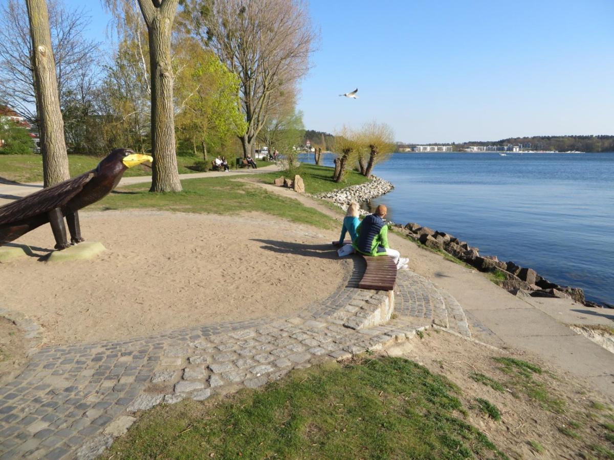 וארן Ferienwohnungen "Marie" Mit Terrassen, Inclusive Park- Und Stellplaetze Am Haus, Mueritz-Strand Nur 700M, Altstadt 10Min, Ruhige Lage, מראה חיצוני תמונה